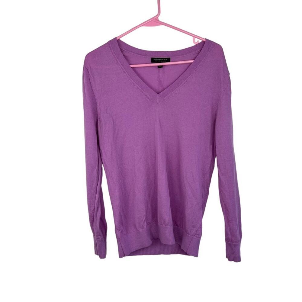 Banana Republic 100% Merino Wool purplve vneck pull over sweater size medium